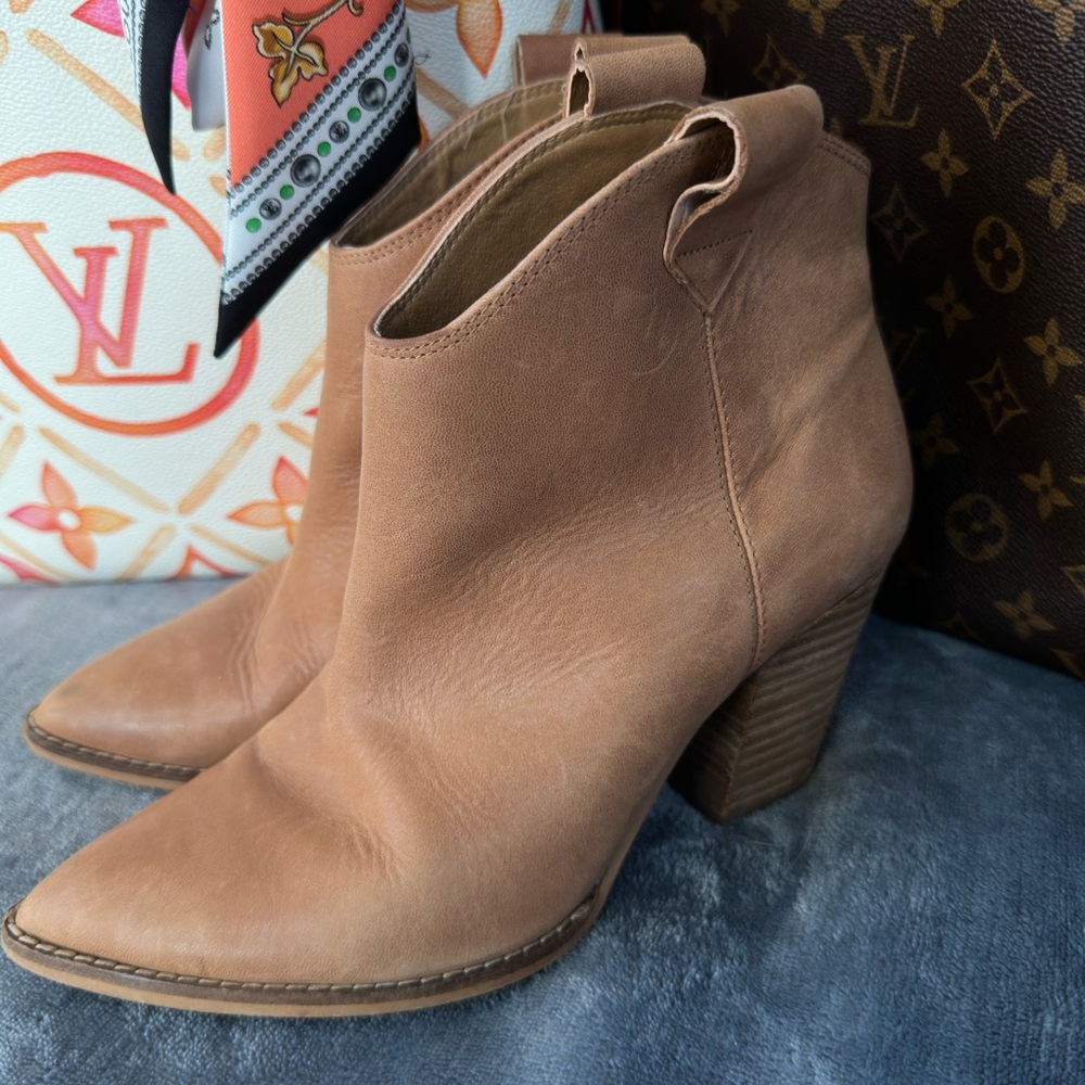 EUC Lucky Brand  Women's Tan Leather Ankle‎ Heeled Preppy Booties Size 6.5